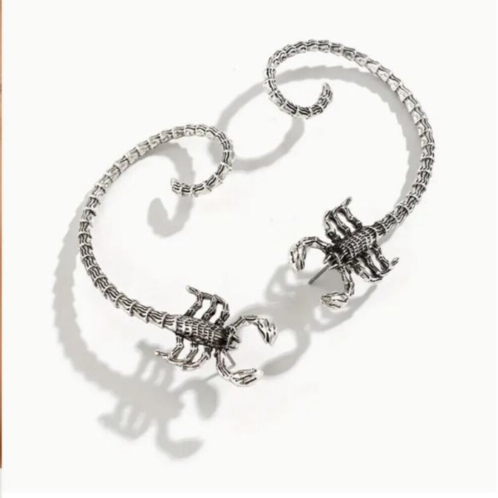 NEW Pewter Scorpion Large Ear Crawler Punk Rocker Earrings - Picture 3 of 5